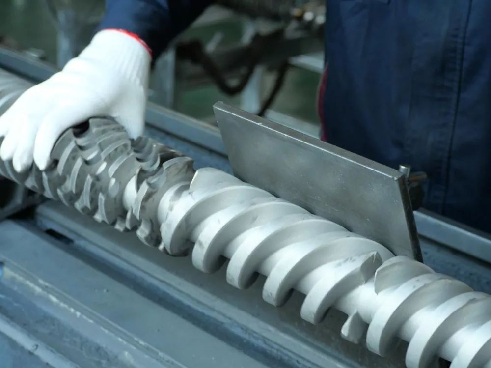 Jinsi ya kusafisha screw extruder moja bila kuharibu screw au pipa